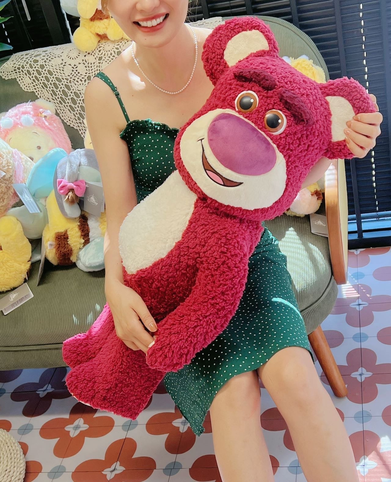 BE@RBRICK 1000% Lots- OCSTUME,TOY STORY LOTSO, Plush Strawberry Bear