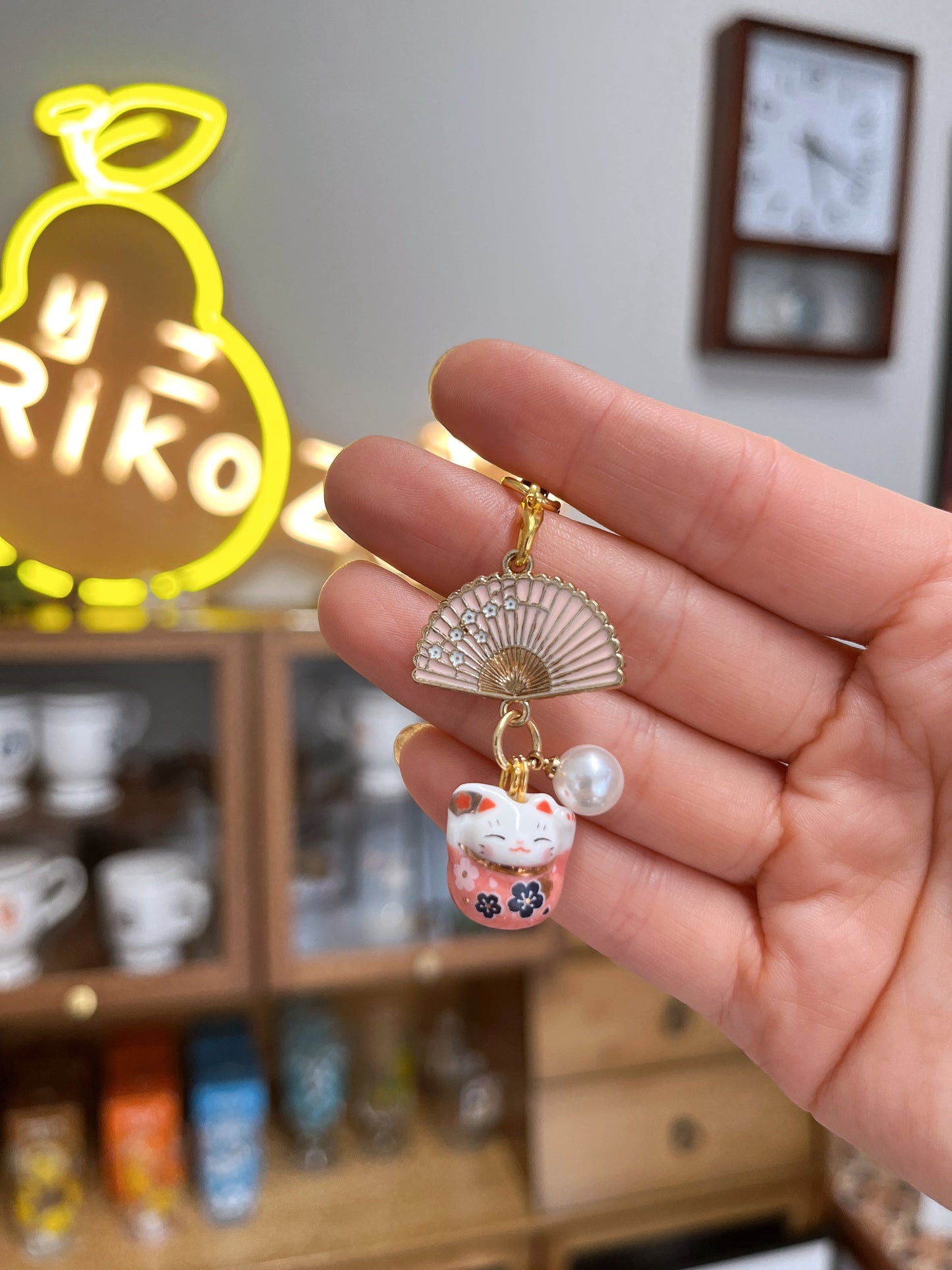Tokyo Senso-ji Temple Exclusive: Asakusa Kaminarimon Maneki-neko (Beckoning Cat) Folding Fan Ornament (Pink/Blue)