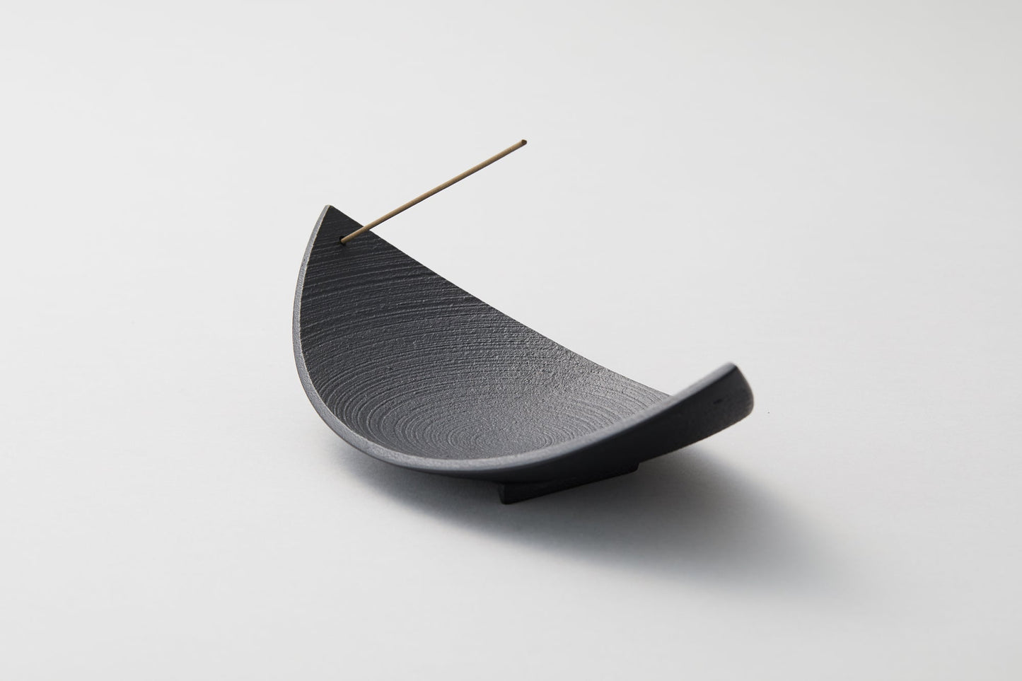 Japan Chushin Kobo Cast Iron Incense Tray – Made in Japan – Bamboo Leaf Boat #79813