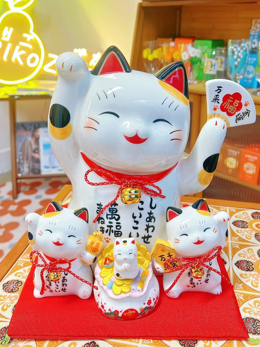 Japanese Yakushigama Hand-Painted "Manpuku" (Abundant Fortune) Maneki-neko (Beckoning Cat)  #7502