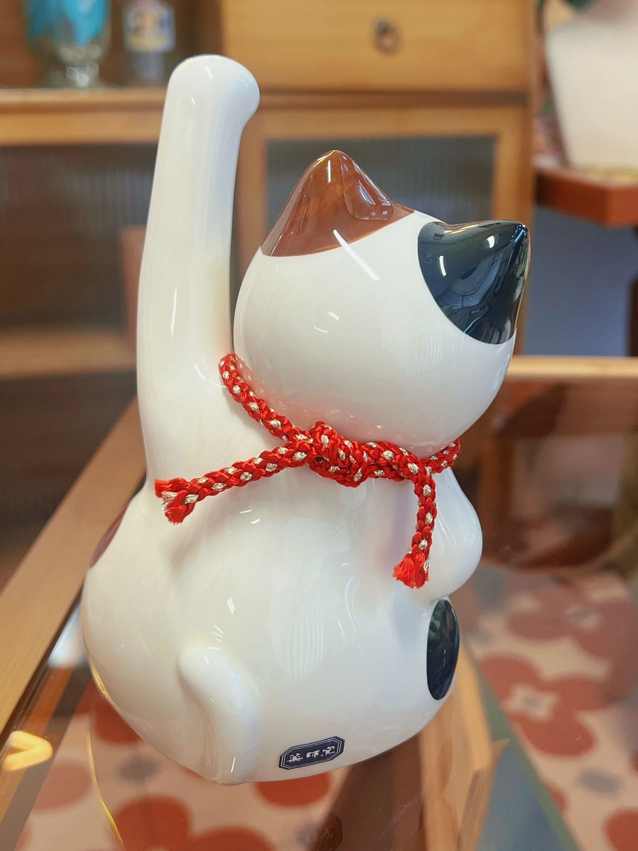 Japanese Yakushigama Maneki-neko (Lucky Cat) – Large, Hand-Painted "Victory" & "Financial Luck" Design  H14.5×W12×D12cm