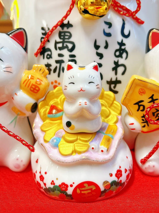 Japanese Yakushigama Hand-Painted "Manpuku" (Abundant Fortune) Maneki-neko (Beckoning Cat)  #7502