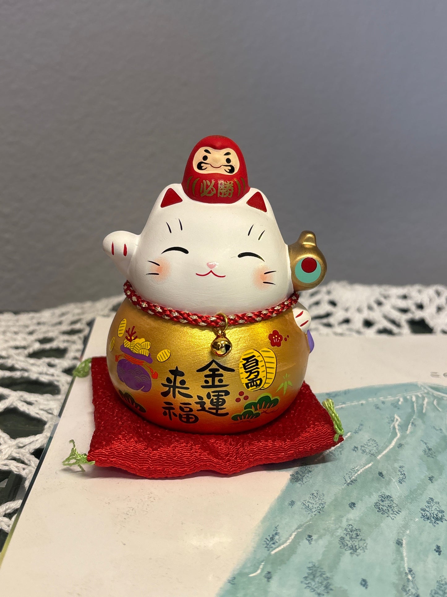 日本 薬師窯 招财猫 彩耀必勝（金福槌·小）#7691 宽7cm高9.5cm