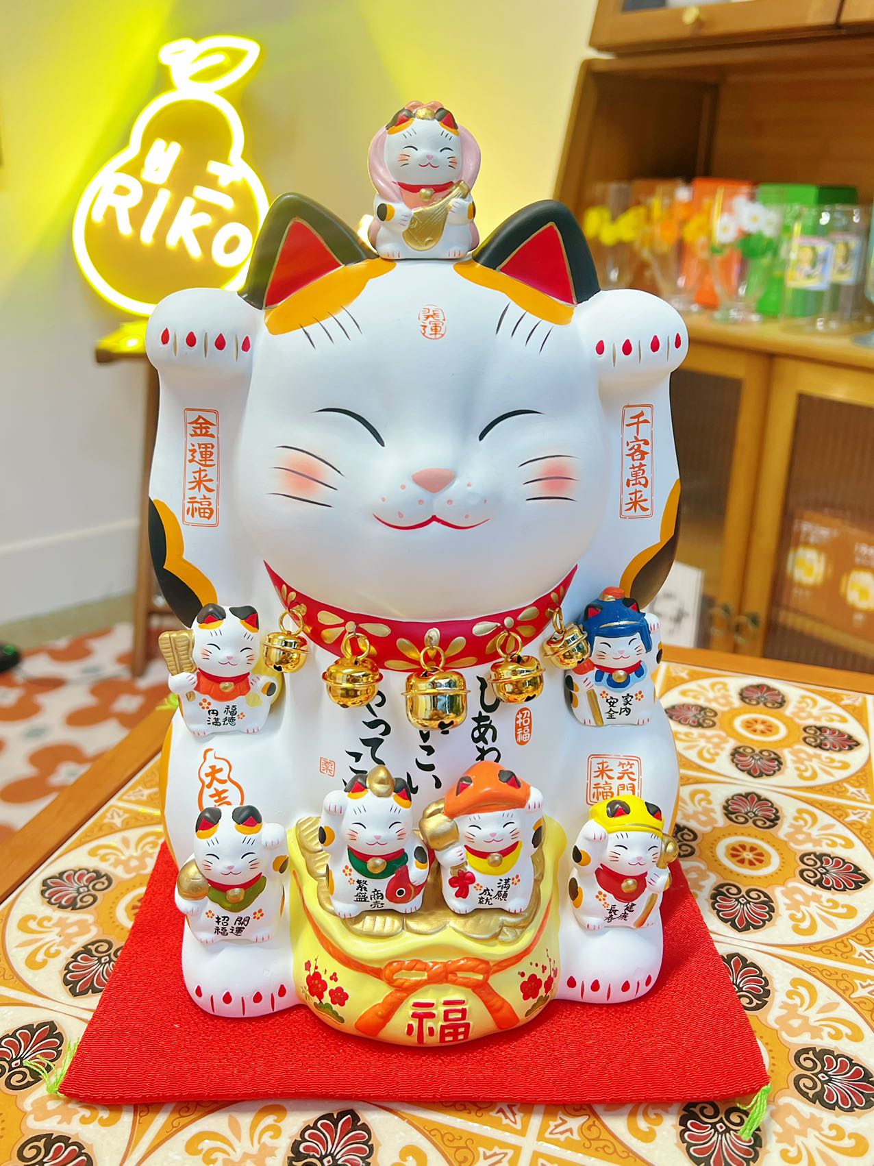 Senso-ji Temple (Asakusa) Exclusive: "Seven Lucky Gods" Maneki-neko (Beckoning Cat) #7576 （height approx. 28cm）