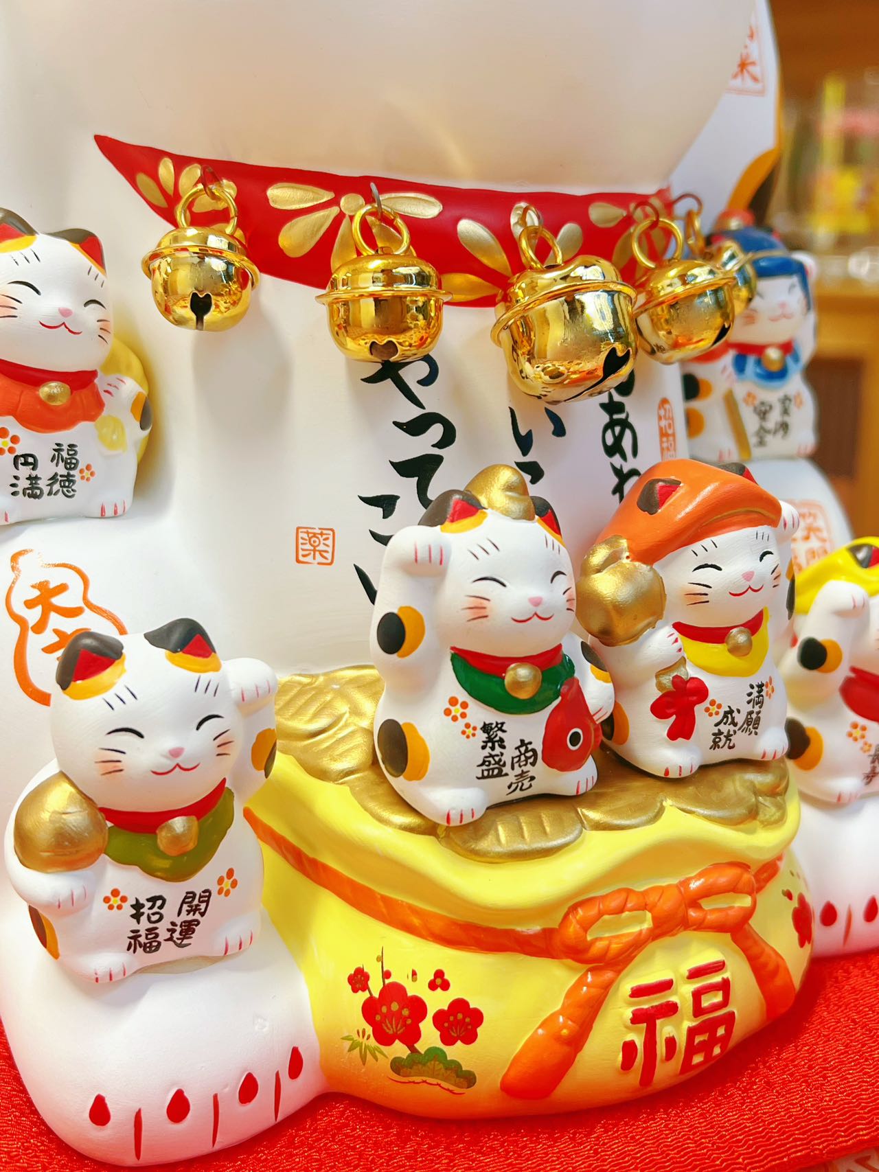 Senso-ji Temple (Asakusa) Exclusive: "Seven Lucky Gods" Maneki-neko (Beckoning Cat) #7576 （height approx. 28cm）