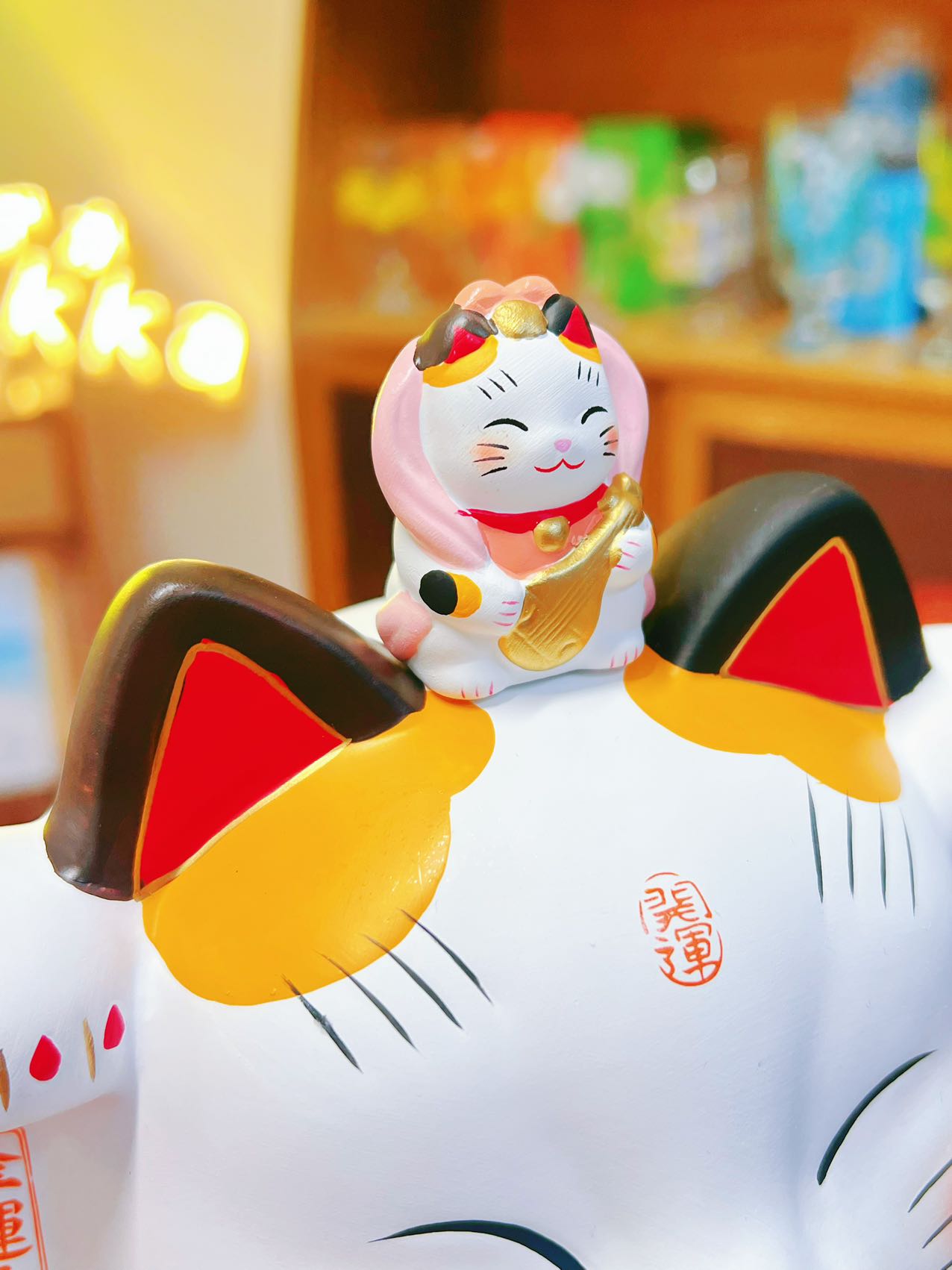 Senso-ji Temple (Asakusa) Exclusive: "Seven Lucky Gods" Maneki-neko (Beckoning Cat) #7576 （height approx. 28cm）