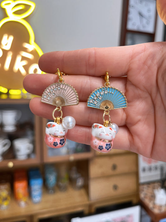 Tokyo Senso-ji Temple Exclusive: Asakusa Kaminarimon Maneki-neko (Beckoning Cat) Folding Fan Ornament (Pink/Blue)